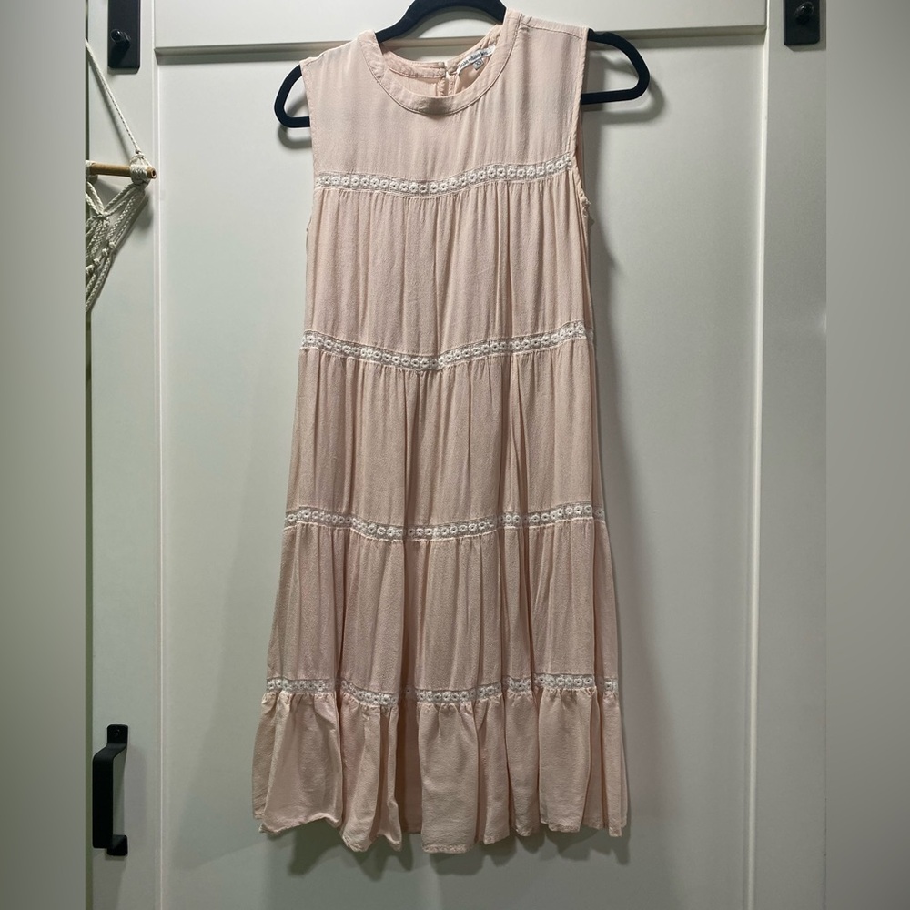 Elegant pale pink lace tiered sleeveless Dress